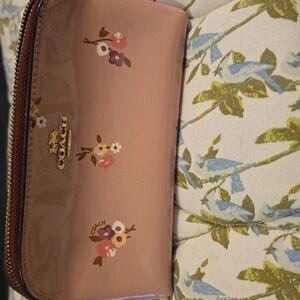 NWOT Coach Patent Floral MakeUp Bag